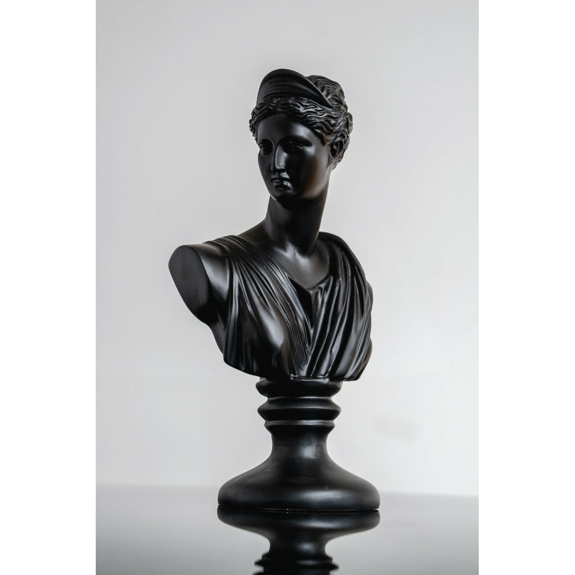 Black Venus Bust Sculpture - Our Black Venus Bust Sculpture is a timeless piece that’s an icon of Roman mythology.